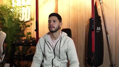 Snapshot of thiago_voss chatting on January 11, 2026, 4:45 pm Thiago online show from January 11, 2026, 4:45 pm