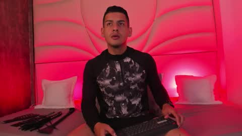 ThiagoCastelli online show from September 13, 2025, 12:05 pm