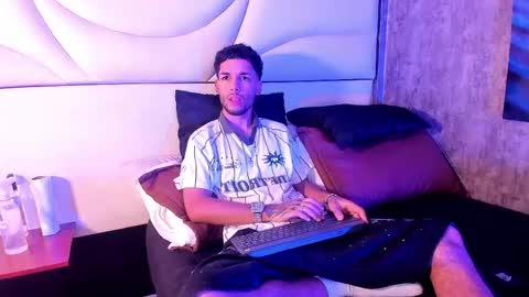 ThiagoFerreti online show from May 4, 2026, 3:57 am