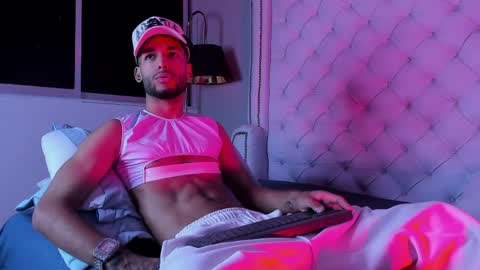 ThiagoFerreti online show from May 22, 2026, 3:24 am