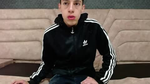 Snapshot of thiagos19 chatting on June 9, 2026, 1:01 pm Thiago online show from June 9, 2026, 1:01 pm
