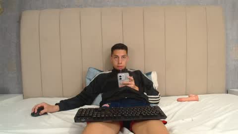 Snapshot of thiagos19 chatting on June 11, 2026, 2:53 am Thiago online show from June 11, 2026, 2:53 am