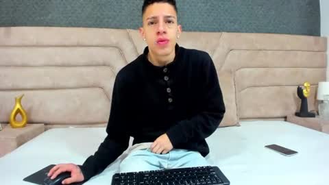 Snapshot of thiagos19 chatting on July 14, 2026, 12:22 pm Thiago online show from July 14, 2026, 12:22 pm