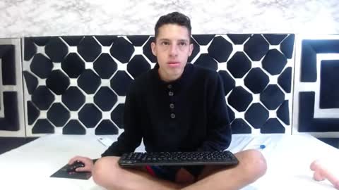 Snapshot of thiagos19 chatting on July 18, 2026, 1:32 am Thiago online show from July 18, 2026, 1:32 am