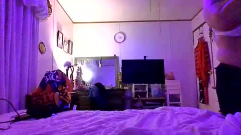 thickassazn93 online show from December 16, 2025, 9:14 am