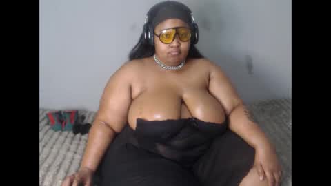 thickassmamie26 online show from May 30, 2026, 8:11 am