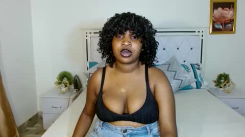 Snapshot of thickebonie chatting on April 20, 2026, 5:21 am Nikita online show from April 20, 2026, 5:21 am