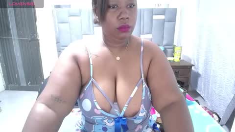 Snapshot of thickebonymilf chatting on January 24, 2025, 8:55 am XIOMARA online show from January 24, 2025, 8:55 am