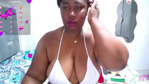 Snapshot of thickebonymilf chatting on June 19, 2026, 2:10 pm XIOMARA online show from June 19, 2026, 2:10 pm
