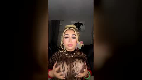 Snapshot of thicklatinamami1 chatting on April 29, 2026, 7:56 am thicklatinamami1 online show from April 29, 2026, 7:56 am