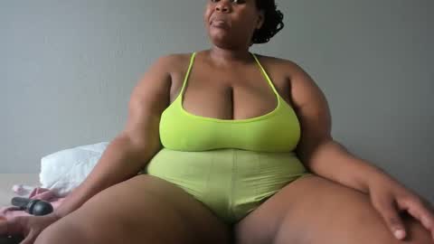 thickleeyanax online show from December 4, 2024, 10:13 am