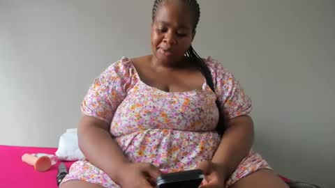 thickleeyanax online show from January 24, 2025, 2:08 pm