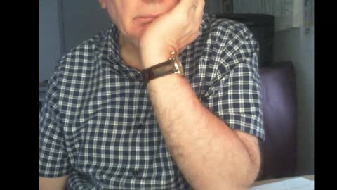 Snapshot of thickmelnik chatting on December 6, 2024, 5:53 am James online show from December 6, 2024, 5:53 am