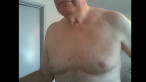 Snapshot of thickmelnik chatting on January 5, 2025, 1:03 am James online show from January 5, 2025, 1:03 am