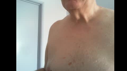 Snapshot of thickmelnik chatting on January 16, 2025, 11:06 pm James online show from January 16, 2025, 11:06 pm