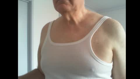 Snapshot of thickmelnik chatting on February 15, 2025, 3:52 am James online show from February 15, 2025, 3:52 am