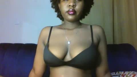 Snapshot of thickyannah2 chatting on November 7, 2025, 1:05 am thickyannah online show from November 7, 2025, 1:05 am