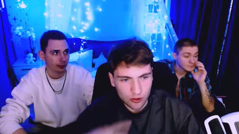 thomas_crow online show from December 3, 2025, 8:18 pm