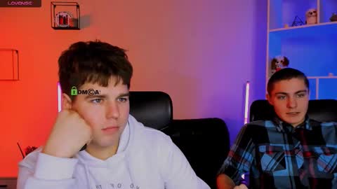 thomas_crow online show from December 16, 2025, 9:58 am