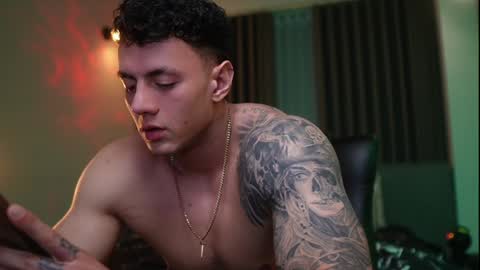 Snapshot of thomas_falcon1 chatting on December 7, 2024, 2:31 am Thomas Falcon online show from December 7, 2024, 2:31 am