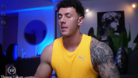 Snapshot of thomas_falcon1 chatting on January 16, 2025, 5:11 am Thomas Falcon online show from January 16, 2025, 5:11 am