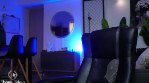 Snapshot of thomas_falcon1 chatting on January 17, 2025, 3:12 am Thomas Falcon online show from January 17, 2025, 3:12 am