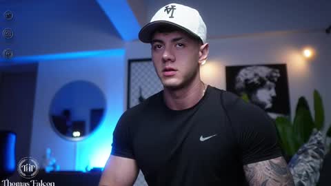 Snapshot of thomas_falcon1 chatting on February 13, 2025, 3:29 am Thomas Falcon online show from February 13, 2025, 3:29 am