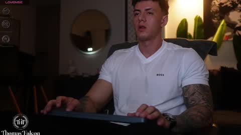 Snapshot of thomas_falcon1 chatting on February 22, 2025, 3:56 am Thomas Falcon online show from February 22, 2025, 3:56 am