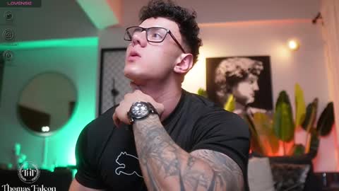 Snapshot of thomas_falcon1 chatting on March 3, 2025, 5:42 am Thomas Falcon online show from March 3, 2025, 5:42 am