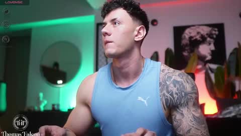 Snapshot of thomas_falcon1 chatting on March 5, 2025, 2:03 am Thomas Falcon online show from March 5, 2025, 2:03 am