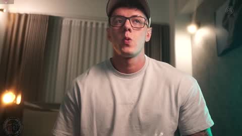 Snapshot of thomas_falcon1 chatting on September 10, 2025, 2:55 am Thomas Falcon online show from September 10, 2025, 2:55 am