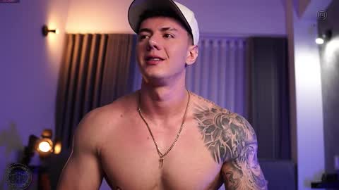 Snapshot of thomas_falcon1 chatting on September 26, 2025, 2:04 am Thomas Falcon online show from September 26, 2025, 2:04 am