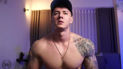 Snapshot of thomas_falcon1 chatting on October 8, 2025, 2:09 am Thomas Falcon online show from October 8, 2025, 2:09 am