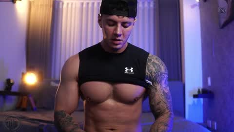 Snapshot of thomas_falcon1 chatting on October 8, 2025, 10:51 pm Thomas Falcon online show from October 8, 2025, 10:51 pm