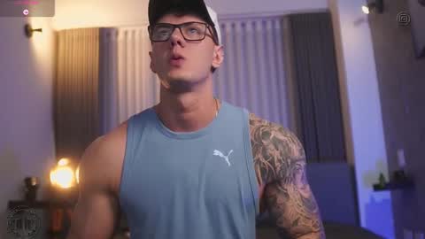 Snapshot of thomas_falcon1 chatting on October 25, 2025, 2:08 am Thomas Falcon online show from October 25, 2025, 2:08 am