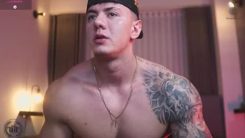 Snapshot of thomas_falcon1 chatting on November 4, 2025, 12:32 am Thomas Falcon online show from November 4, 2025, 12:32 am