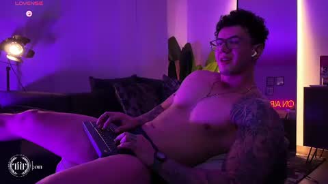 Thomas Falcon online show from July 18, 2026, 2:49 am