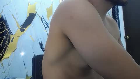 Snapshot of thomas_neuman chatting on December 19, 2025, 6:59 pm Thomas online show from December 19, 2025, 6:59 pm