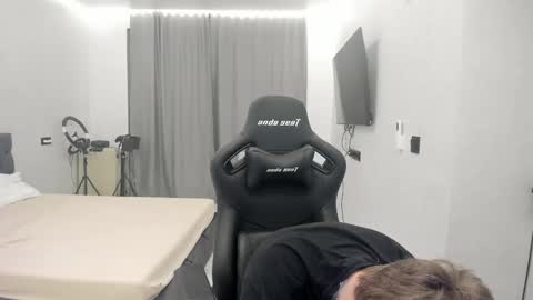 Snapshot of thomas_shelbivip chatting on February 20, 2026, 5:24 pm Tomas online show from February 20, 2026, 5:24 pm