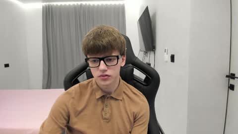 Snapshot of thomas_shelbivip chatting on May 7, 2026, 7:41 pm Tomas online show from May 7, 2026, 7:41 pm