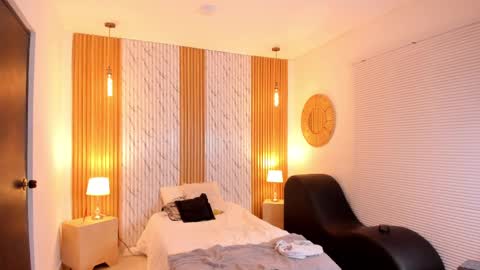 Thomas online show from February 19, 2025, 11:57 pm