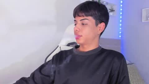 Snapshot of thomas_wild chatting on October 24, 2025, 7:05 am Thomas online show from October 24, 2025, 7:05 am