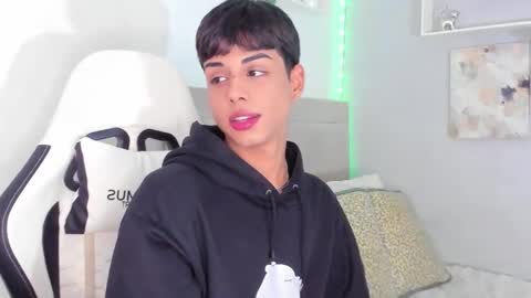 Snapshot of thomas_wild chatting on October 26, 2025, 7:47 am Thomas online show from October 26, 2025, 7:47 am