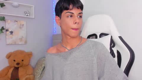 Snapshot of thomas_wild chatting on November 11, 2025, 8:42 pm Thomas online show from November 11, 2025, 8:42 pm