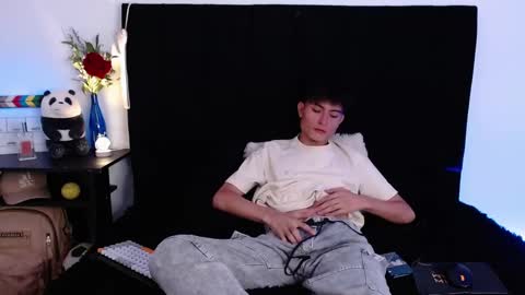 thomasbennett  online show from October 25, 2025, 12:18 am