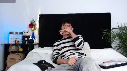 thomasbennett  online show from October 28, 2025, 11:36 am