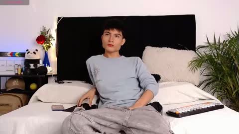 thomasbennett  online show from October 29, 2025, 12:07 pm