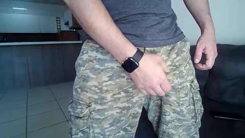 thomaz__ online show from September 19, 2025, 12:17 pm