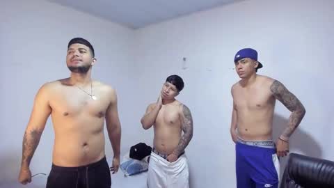 Snapshot of thomson_hot01 chatting on September 27, 2025, 5:23 am thomson_hot01 online show from September 27, 2025, 5:23 am