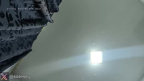 thonyxxx_ online show from December 16, 2025, 2:27 am